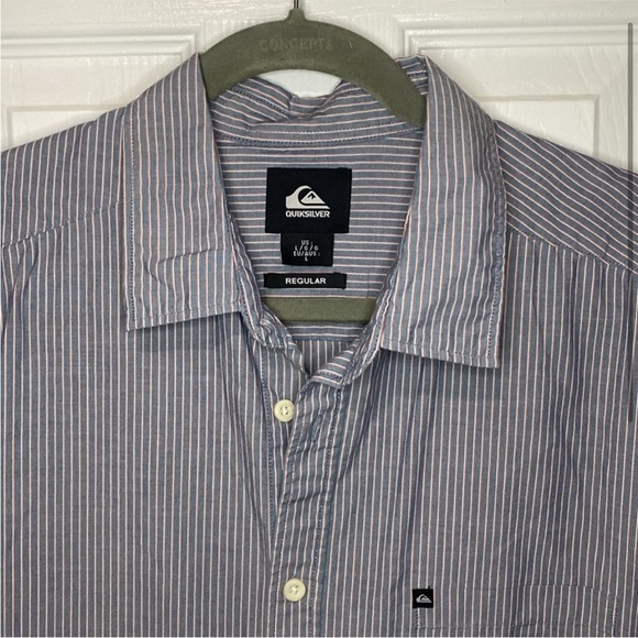 Bundle of 2 Quicksilver Short Sleeve Button Down Shirts - Picture 4 of 8